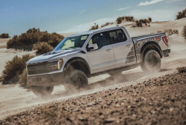 2025-Ford-F-150-Raptor-driving-through-rocky-terrain