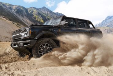 2025 Bronco Badlands kicking up dust in the desert