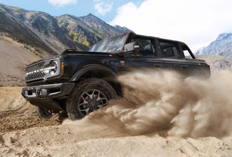 2025 Bronco Badlands kicking up dust in the desert